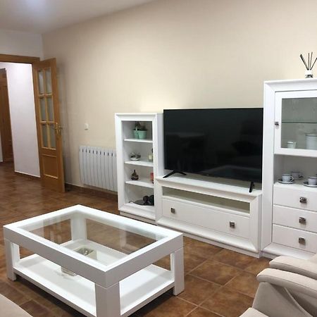 Piso Nuevo Plaza De La Constitucion Sta Cruz De La Zarza Apartman Santa Cruz de la Zarza Kültér fotó